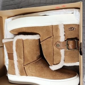 Ugg boots size 7 **brand new never worn**